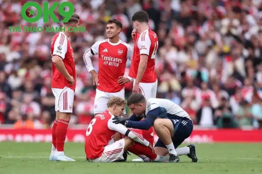 Odegaard chỉ chơi 38 phút trước khi phải rời sân (Ảnh: talkSPORT).